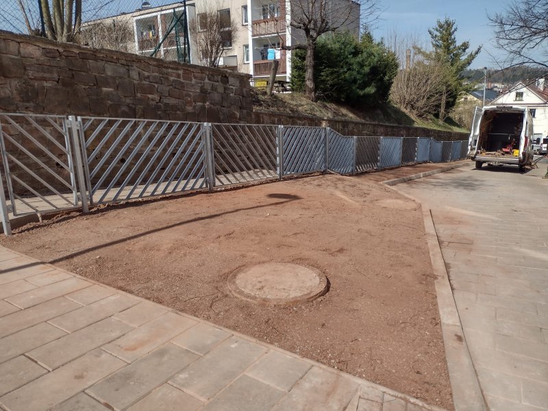 Založení trávníku na akci  "Poradenské centrum KHK při PPP Trutnov".